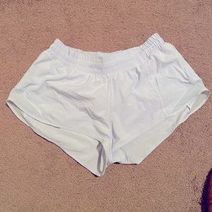 Lululemon Hotty Hot Short II *2.5”